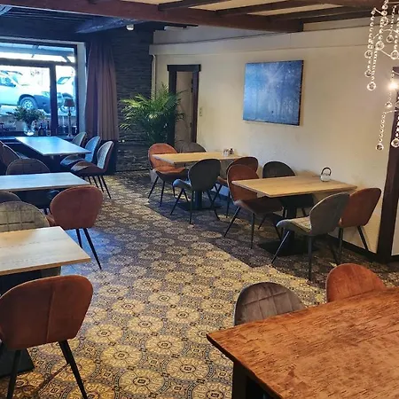 Au Hotel 2*